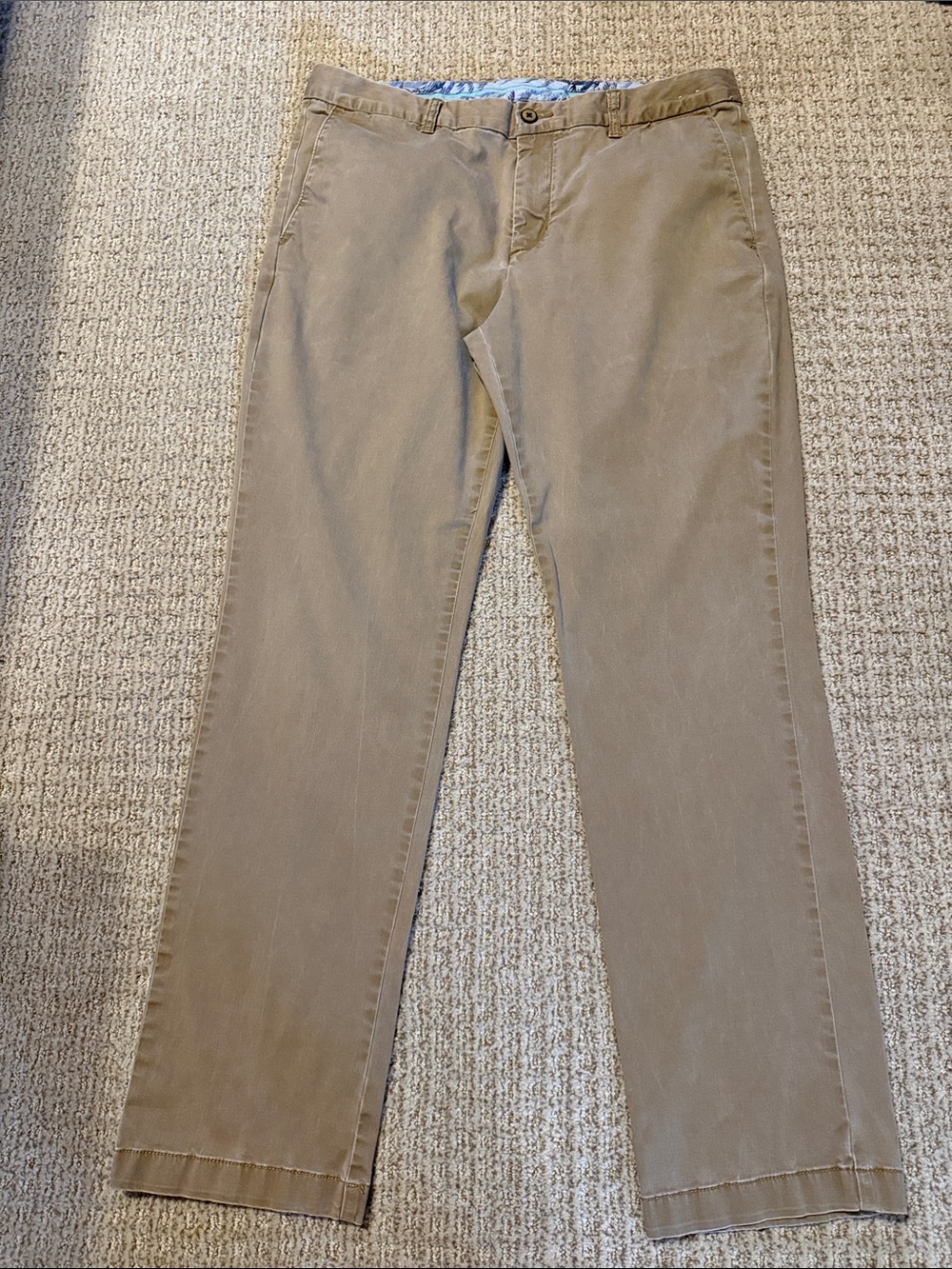 Men’s Tommy Bahama khaki tan chinos pants size 36 waist 32” length